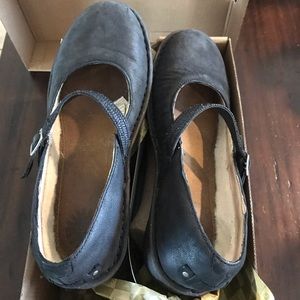 UGG Kandace Women’s Shoes Black Size 9